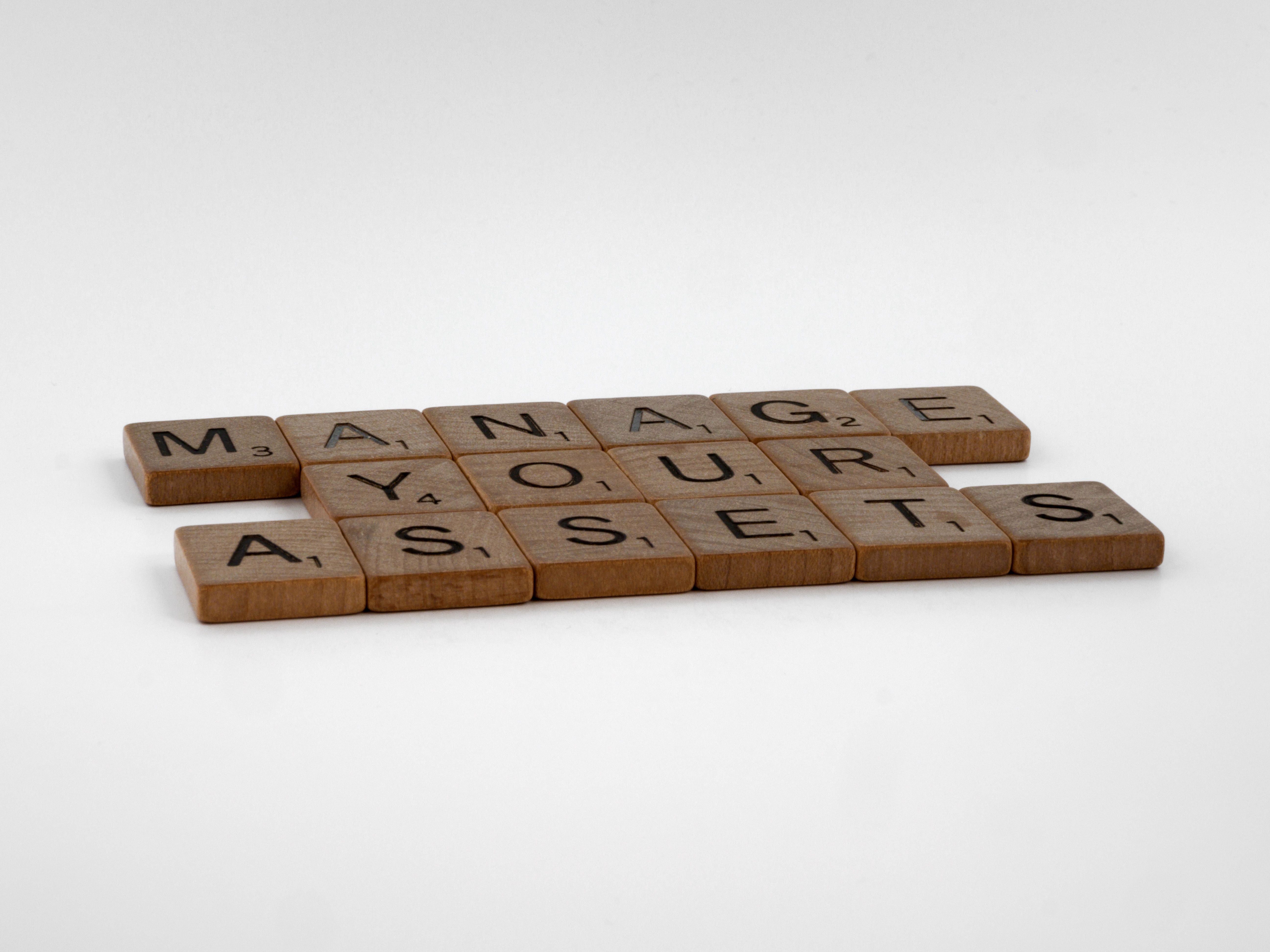 How does the UK court approach dividing assets and property during a divorce?